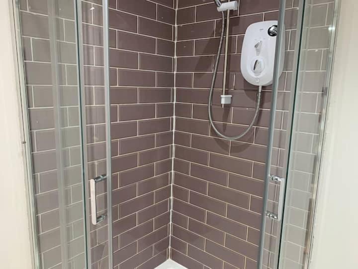 Huge Studio Close To City Centre With Free Secure Parking 리즈 외부 사진