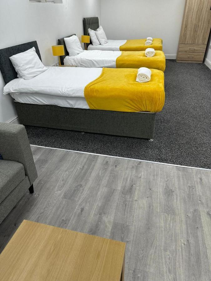 Huge Studio Close To City Centre With Free Secure Parking 리즈 외부 사진
