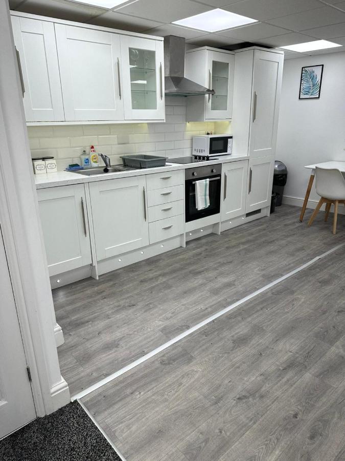 Huge Studio Close To City Centre With Free Secure Parking 리즈 외부 사진